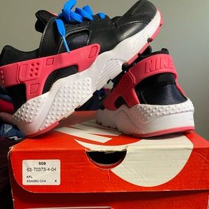 Black and Pink Huaraches